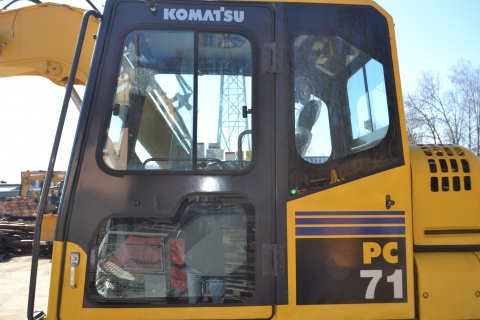 Komatsu PC71-7